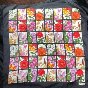 GUCCI Silk Scarf - Floral Pane - VINTAGE